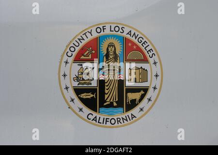 Detailansicht des County of Los Angeles California Logo auf einem Lieferwagen außerhalb der Regionalbüros von Los Angeles County, Donnerstag, 5. November 2020, in Downey, Cal Stockfoto