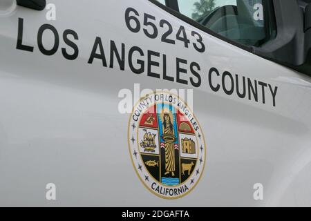 Detailansicht des County of Los Angeles California Logo auf einem Lieferwagen außerhalb der Regionalbüros von Los Angeles County, Donnerstag, 5. November 2020, in Downey, Cal Stockfoto