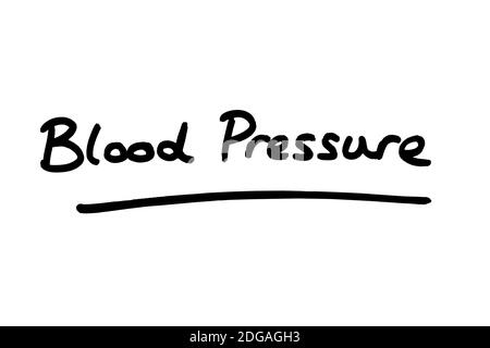 Blutdruck handgeschrieben auf weißem Hintergrund. Stockfoto