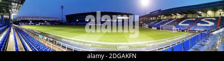 OLDHAM, ENGLAND. 8. DEZEMBER Gesamtansicht der Heimat von Oldham Athletic im Boundary Park vor dem Spiel der EFL Trophy zwischen Oldham Athletic und Sunderland im Boundary Park, Oldham am Dienstag, den 8. Dezember 2020. (Quelle: Eddie Garvey, Mi News) Stockfoto