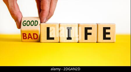 Gutes Lebenskonzept für den Neuanfang, neue Jahr Auflösung, Diät und eine gesunde Lebensweise. Hand dreht einen Würfel und ändert die Worte "Bad life" zu "goo Stockfoto