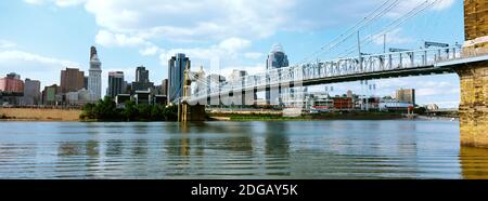 John A. Roebling Suspension Bridge über den Ohio River, Cincinnati, Hamilton County, Ohio, USA Stockfoto