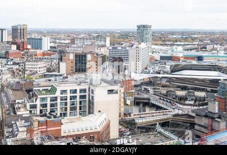 Eine Luftaufnahme des Stadtzentrums von Birmingham, sichtbar ist die Rotunde und der Grand Central Station. Stockfoto