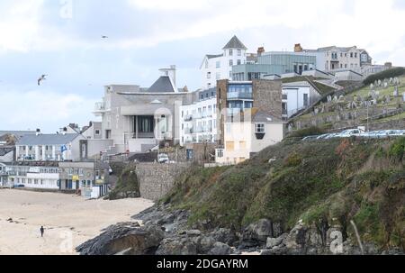 Blick auf die Tate St Ives Kunstgalerie in St Ives, Cornwall, England, Großbritannien Stockfoto