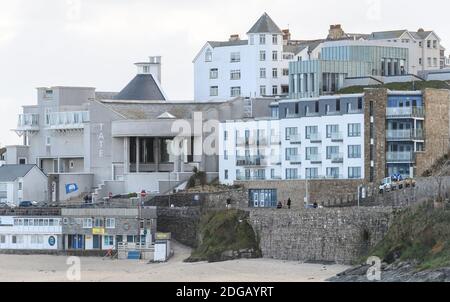 Blick auf die Tate St Ives Kunstgalerie in St Ives, Cornwall, England, Großbritannien Stockfoto