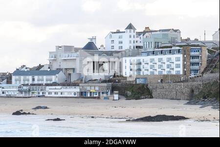 Blick auf die Tate St Ives Kunstgalerie in St Ives, Cornwall, England, Großbritannien Stockfoto