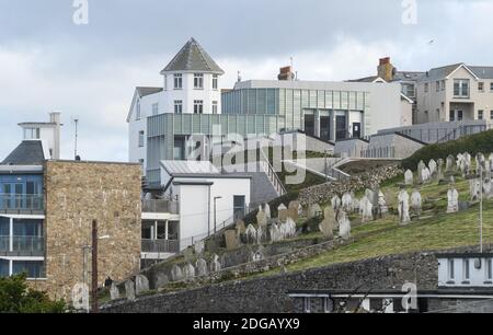 Blick auf die Tate St Ives Kunstgalerie in St Ives, Cornwall, England, Großbritannien Stockfoto