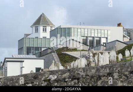 Blick auf die Tate St Ives Kunstgalerie in St Ives, Cornwall, England, Großbritannien Stockfoto