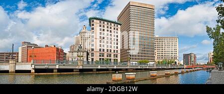Gebäude am Ufer, Providence River, Providence, Rhode Island, USA Stockfoto