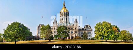 Fassade eines Regierungsgebäudes, Connecticut State Capitol, Capitol Avenue, Bushnell Park, Hartford, Connecticut, USA Stockfoto