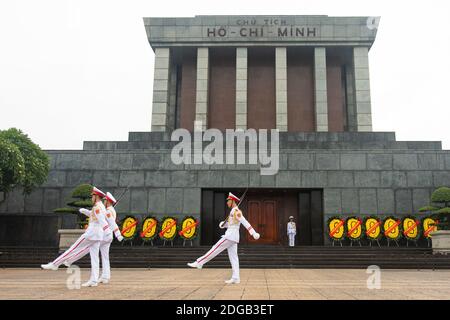 Wachwechsel vor dem Ho Chi Minh Mausoleum in Hanoi, Vietnam Stockfoto