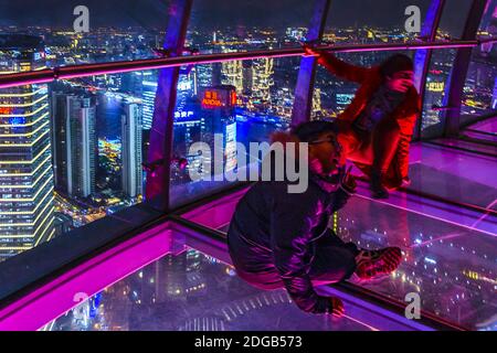 Menschen am Building Viewpoint, Shanghai, China Stockfoto