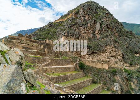 Inka-Ruinen und die Terrassen von Pumatallis in Ollantaytambo Stockfoto