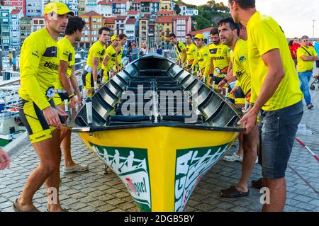 TRAINERA, traditionelles Boot der kantabrischen Küste am südlichen Ende des Golf von Biskaya, Spanien, Europa Stockfoto