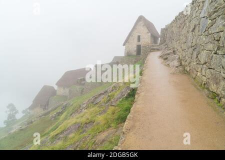 Blick auf Machu Picchu im Nebel Stockfoto