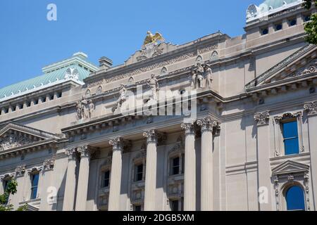 Goldene Adler-Statue auf dem Indiana State Capitol Building, Indianapolis, Marion County, Indiana, USA Stockfoto