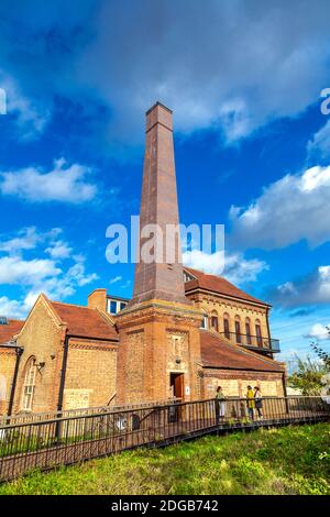 Das Maschinenhaus mit dem Larder Cafe im Walthamstow Wetlands, Lea Valley Country Park, London, Großbritannien Stockfoto