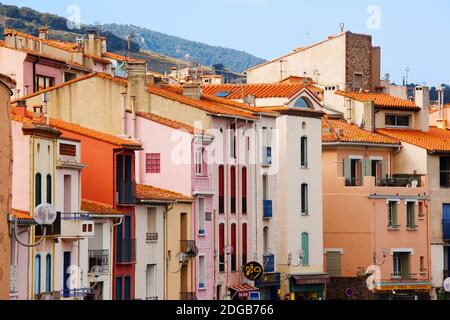 Blick auf Gebäude in einer Stadt, Collioure, Vermillion Coast, Pyrennes-Orientales, Languedoc-Roussillon, Frankreich Stockfoto