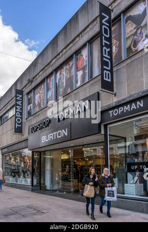 Eine Zweigstelle von Topshop, Topman und Burton in Bromley High Street, South London. Stockfoto