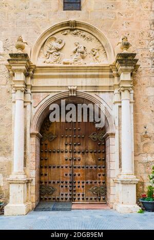 Portal. Kirche Santa María de la Encarnación oder Iglesia Mayor de la Encarnación. Loja, Granada, Andalucía, Spanien, Europa Stockfoto