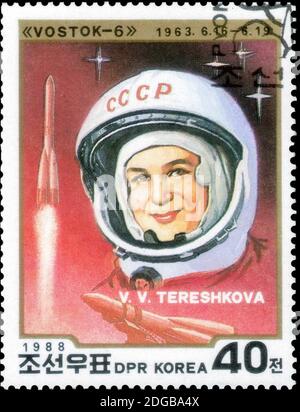 Sankt Petersburg, Russland - 12. November 2020: Briefmarke gedruckt in Nordkorea mit dem Bild der Valentina Tereshkova, um 1988 Stockfoto