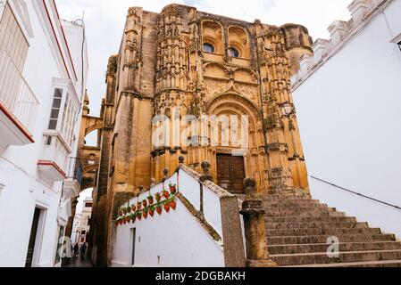 Gotisch-platereske Portal. Basílica de Santa María de la Asunción, errichtet nach der Reconquista auf einem westgotischen Tempel und den Überresten eines 13. Und Stockfoto