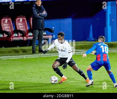 Yunnus Musah von Valencia CF und edu Exposito von Eibar Während der spanischen Meisterschaft La Liga Fußballspiel zwischen SD Eibar/LM Stockfoto