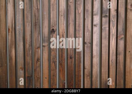 Innen braune Holzbretter. Natürliche Wanddekoration Hintergrund. Stockfoto
