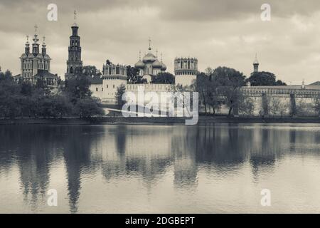 Nowodewitschy Kloster am späten Nachmittag, Khamovniki-Gebiet, Moskau, Russland Stockfoto