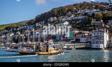 Dartmouth Mündung mit Hafen, Kinswear, Creek, Schloss, St. Petroc und Dampfeisenbahn - Oktober 2020 Stockfoto