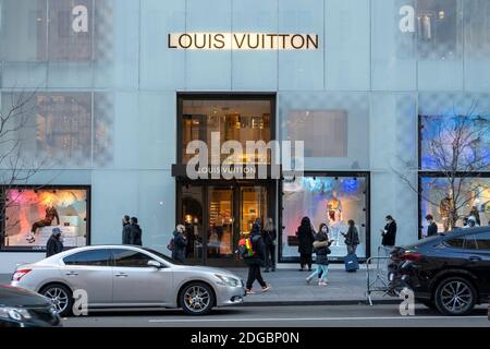 Louis Vuitton Store auf der Fifth Avenue in New York City, USA Stockfoto