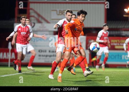 Cheltenham, Großbritannien. Dezember 2020. Seok Jae Lee von Portsmouth während des EFL Trophy-Spiels zwischen Cheltenham Town und Portsmouth im Jonny-Rocks Stadium, Cheltenham, England am 8. Dezember 2020. Foto von Dave Peters/Prime Media Images. Kredit: Prime Media Images/Alamy Live Nachrichten Stockfoto