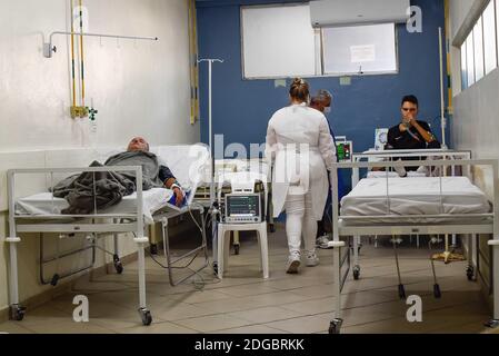 Lages (SC), 08/12/2020 - Hospitalis / Coronavírus - Zona Vermelha e Amarela no Centro de Triagem Tito Bianchini na cidade de Lages em Santa Catarina na Stockfoto