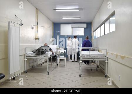 Lages (SC), 08/12/2020 - Hospitalis / Coronavírus - Zona Vermelha e Amarela no Centro de Triagem Tito Bianchini na cidade de Lages em Santa Catarina na Stockfoto