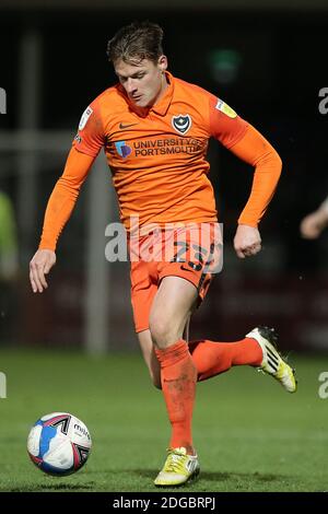 Cheltenham, Großbritannien. Dezember 2020. Cameron Pring aus Portsmouth während des EFL Trophy-Spiels zwischen Cheltenham Town und Portsmouth im Jonny-Rocks Stadium, Cheltenham, England am 8. Dezember 2020. Foto von Dave Peters/Prime Media Images. Kredit: Prime Media Images/Alamy Live Nachrichten Stockfoto