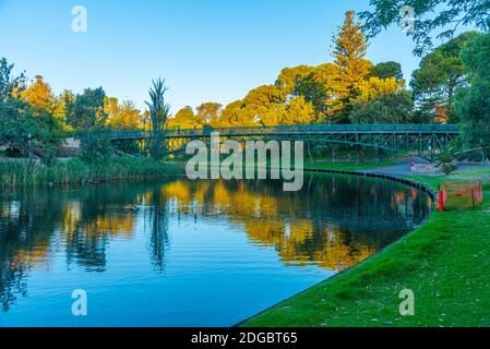 Parken Sie am Torrens River in Adelaide, Australien Stockfoto