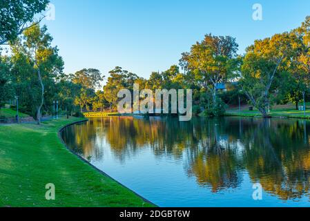 Parken Sie am Torrens River in Adelaide, Australien Stockfoto