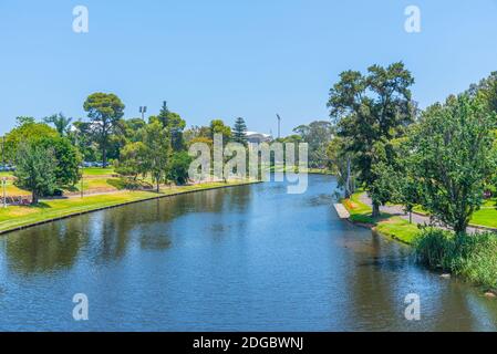 Parken Sie am Torrens River in Adelaide, Australien Stockfoto