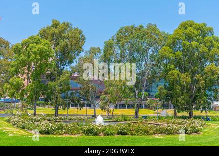 Parken Sie am Torrens River in Adelaide, Australien Stockfoto