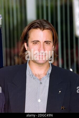ARCHIV: LOS ANGELES, CA. 19. September 1995: Schauspieler Andy Garcia wird auf dem Hollywood Walk of Fame in Los Angeles mit einem Star geehrt. Datei Foto © Paul Smith/Featureflash Stockfoto