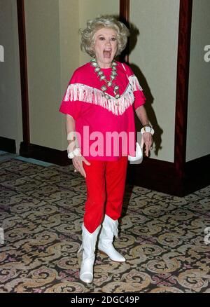 ARCHIV: LOS ANGELES, CA. 12. August 1995: Schauspielerin Phyllis Diller bei den Golden Boot Awards im Century Plaza Hotel in Los Angeles. Datei Foto © Paul Smith/Featureflash Stockfoto