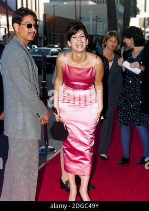 ARCHIV: LOS ANGELES, CA. 25. Juli 1995: Schauspielerin Sandra Bullock bei der Premiere von 'The Net' in Los Angeles. Datei Foto © Paul Smith/Featureflash Stockfoto
