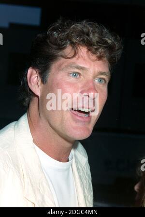 ARCHIV: LOS ANGELES, CA. 28. Juli 1994: Schauspieler David Hasselhoff bei der Premiere von 'The Mask' in Los Angeles. Datei Foto © Paul Smith/Featureflash Stockfoto