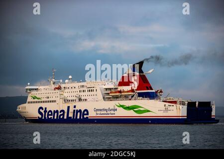 Stena Superfast VIII verlässt Belfast Port.Abkommen über die Umsetzung nordirischen Aspekte des Brexit in Bezug auf Grenzen und Handel erreicht worden, sagte die EU und Großbritannien. Stockfoto