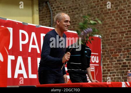 Präsidentschaftswahlkandidat der linksextremen Partei der neuen Anticapitalisten (NPA) Philippe Poutou nimmt am 14. April 2017 an einem Wahlkampftreffen in Lille, Nordfrankreich, Teil. Foto von Sylvain Lefevre/ABACAPRESS.COM Stockfoto