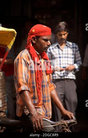 Indische Rikscha-Fahrer, Chandi Chowk Markt, Alt-Delhi, Indien Stockfoto