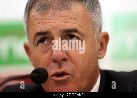 Der spanische Trainer Lucas Alcaraz nimmt am 19. April 2017 an einer Pressekonferenz in Algier, Algerien, Teil, nachdem er als neuer Cheftrainer für die algerische Fußballnationalmannschaft angekündigt wurde. Alcaraz hatte zuvor die spanischen Seiten Granada, Levante und Recreativo de Huelva trainiert. Foto von Bilral Bensalem/ABACAPRESS.COM Stockfoto