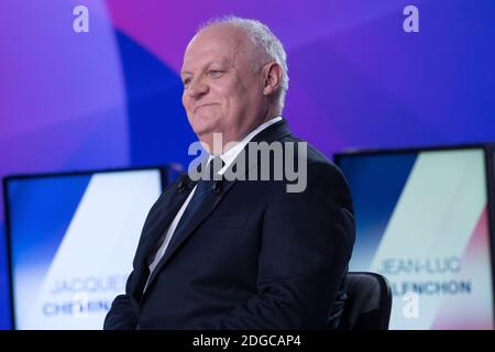 Francois Asselineau nimmt am 20. April 2017 in Saint-Cloud, westlich von Paris, an einer speziellen politischen TV-Show mit dem Titel "15 Minuten zu überzeugen" in den Studios des französischen Fernsehsenders France 2 Teil. Wenige Tage vor der ersten Runde der Präsidentschaftswahlen. Foto von Pierre Villard/Pool/ABACAPRESS.COM Stockfoto