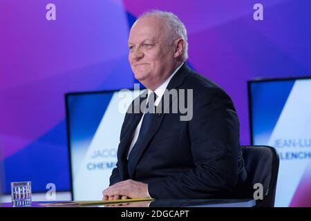 Francois Asselineau nimmt am 20. April 2017 in Saint-Cloud, westlich von Paris, an einer speziellen politischen TV-Show mit dem Titel "15 Minuten zu überzeugen" in den Studios des französischen Fernsehsenders France 2 Teil. Wenige Tage vor der ersten Runde der Präsidentschaftswahlen. Foto von Pierre Villard/Pool/ABACAPRESS.COM Stockfoto