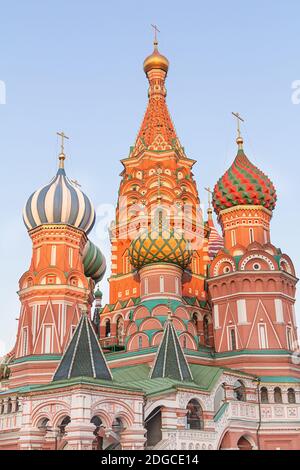 Moskau Russland April 2019. St. Basil's Cathedral befindet sich auf dem Roten Platz, vertikale Foto gegen Stockfoto